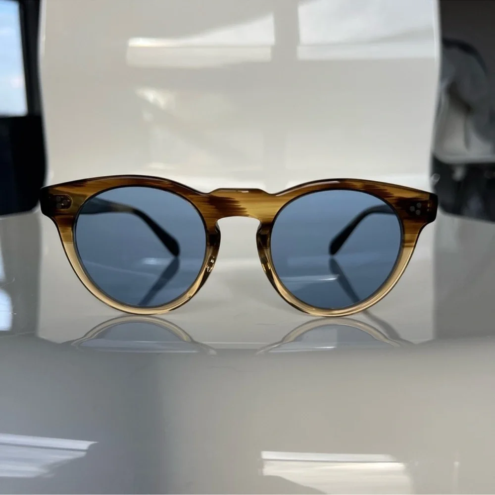 Oliver People's Lewen Sunglasses.
Zero Scratches - Picture 1 of 6